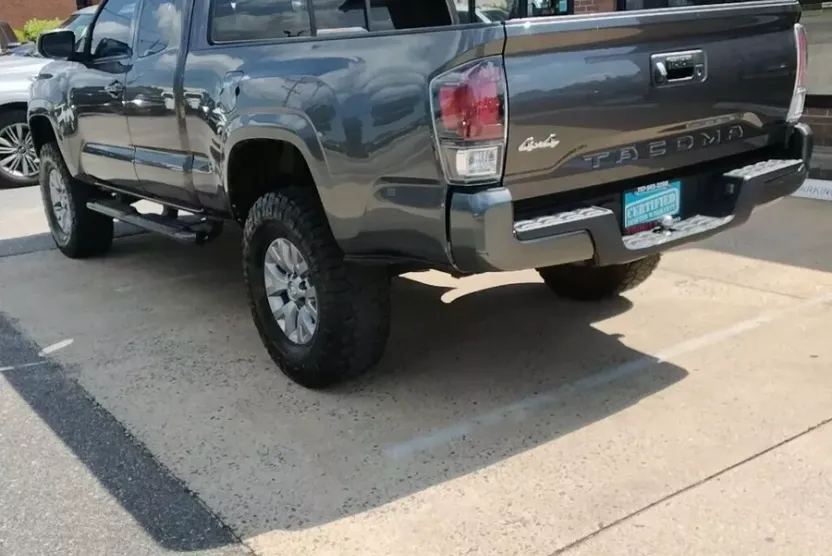 2019 Toyota Tacoma SR5 4x4 photo 1