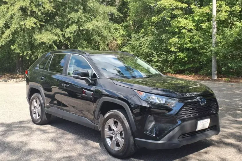 2022 Toyota RAV4 Hybrid LE photo 1