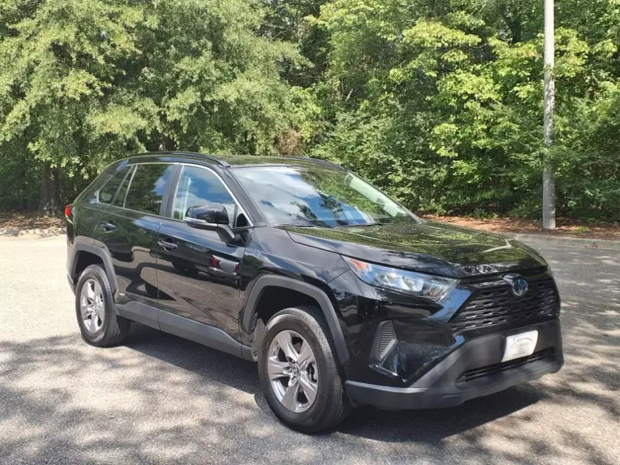 2022 Toyota RAV4 Hybrid LE photo 1