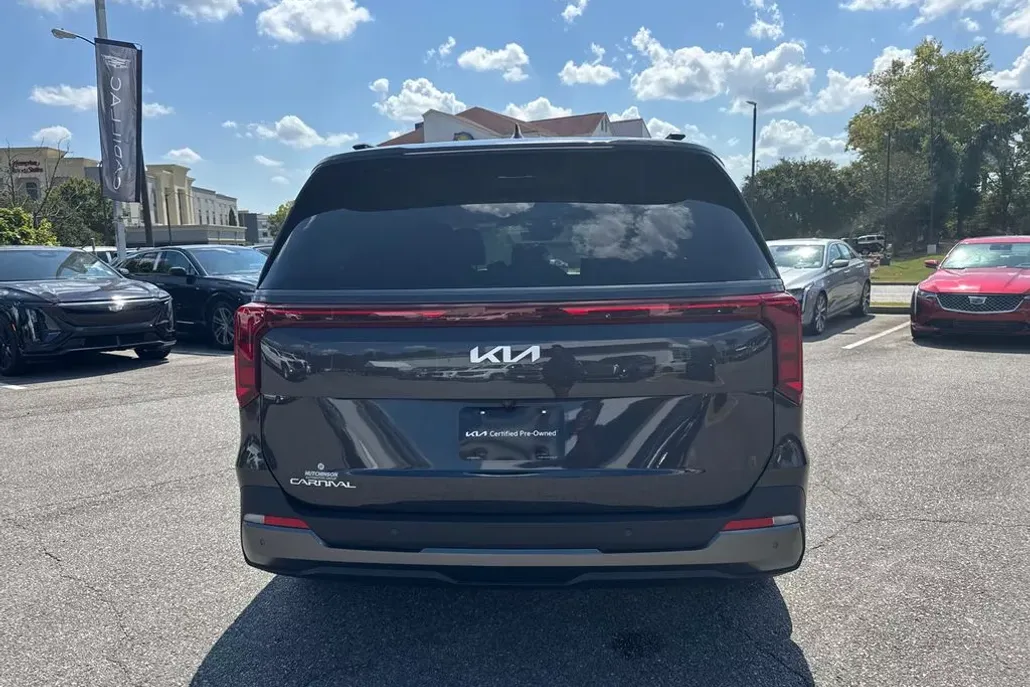 2025 Kia Carnival SX photo 1