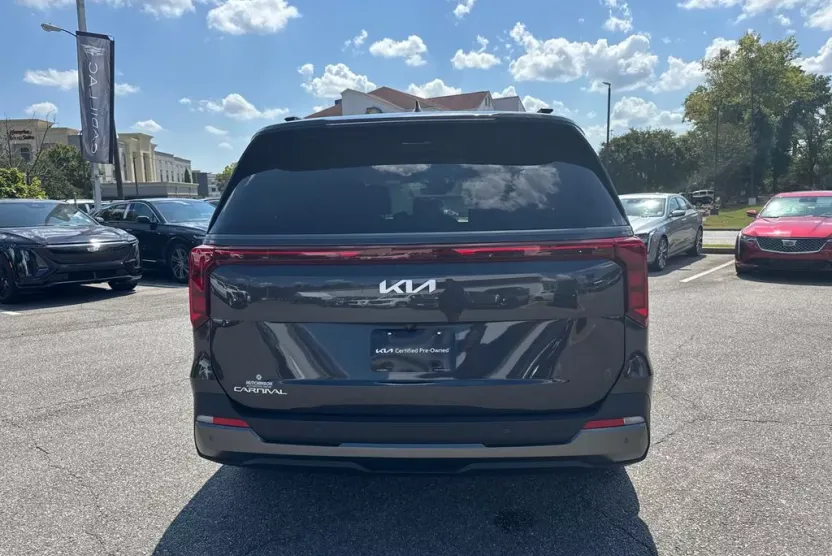 2025 Kia Carnival SX photo 1