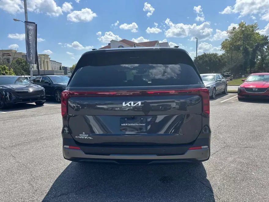 2025 Kia Carnival SX photo 1
