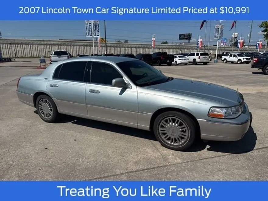 2007 Lincoln Town Car Signature Limited photo 1