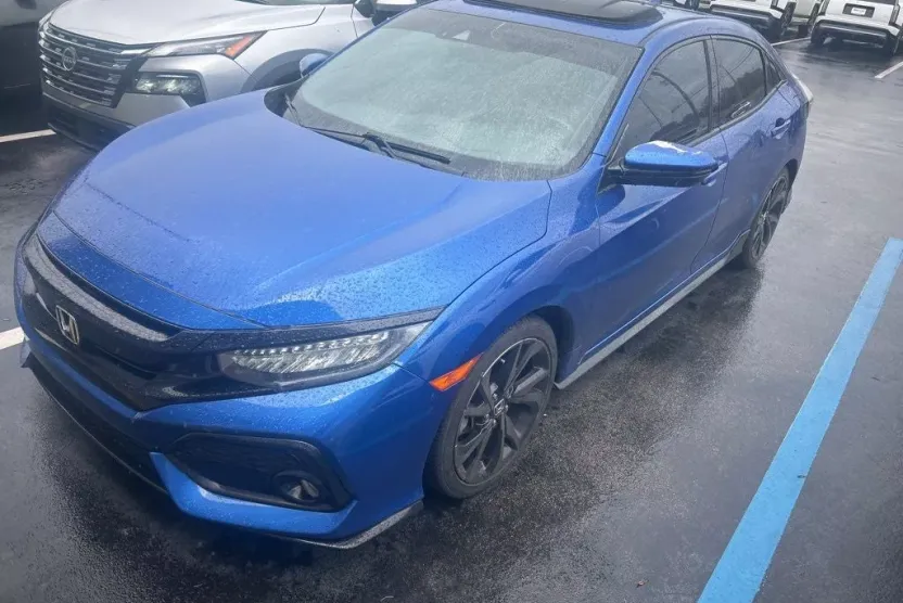 2018 Honda Civic Sport Touring photo 1