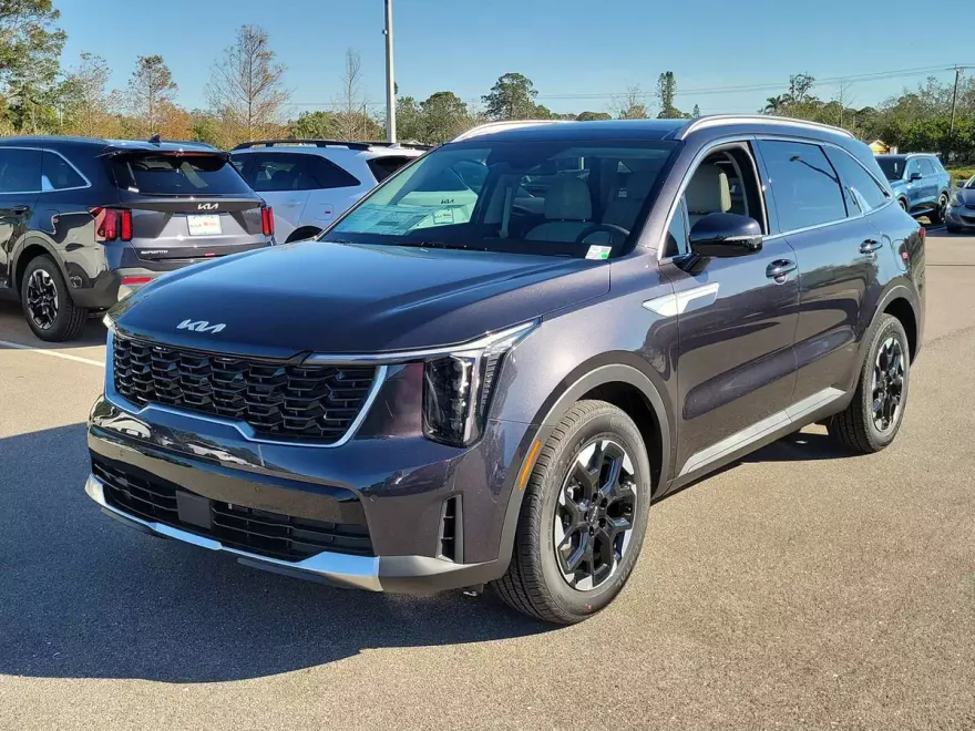 2025 Kia Sorento S photo 1