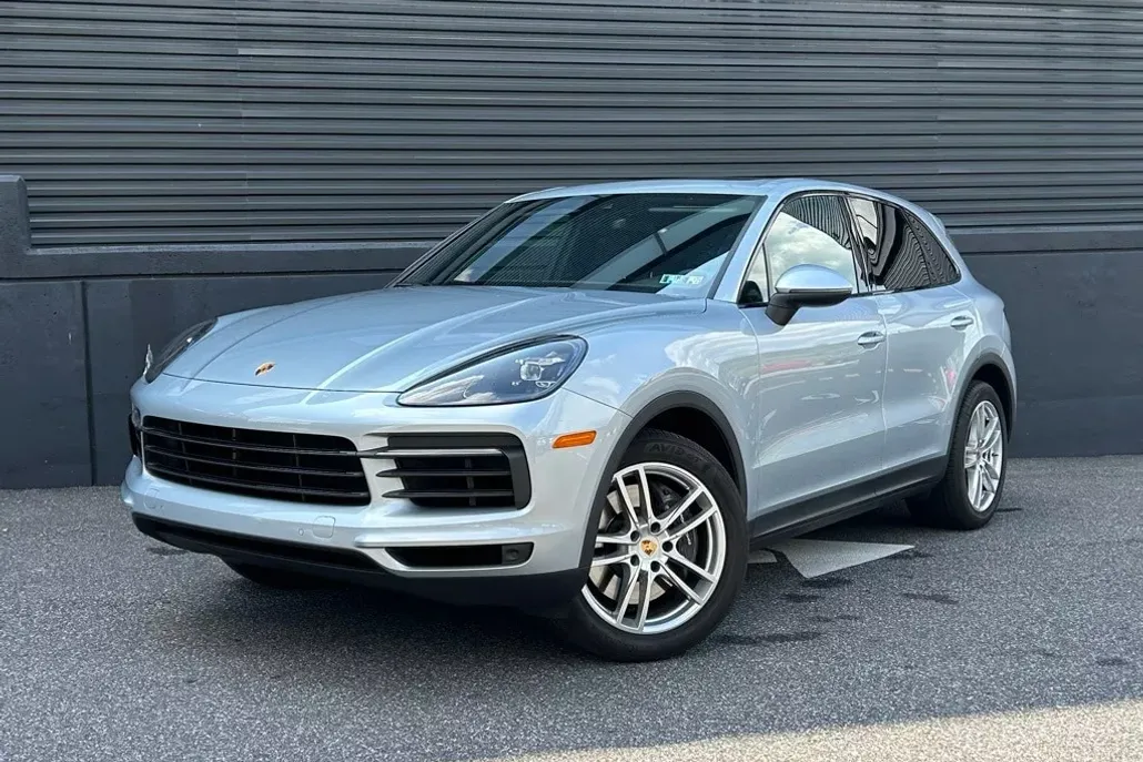2023 Porsche Cayenne Platinum Edition photo 1