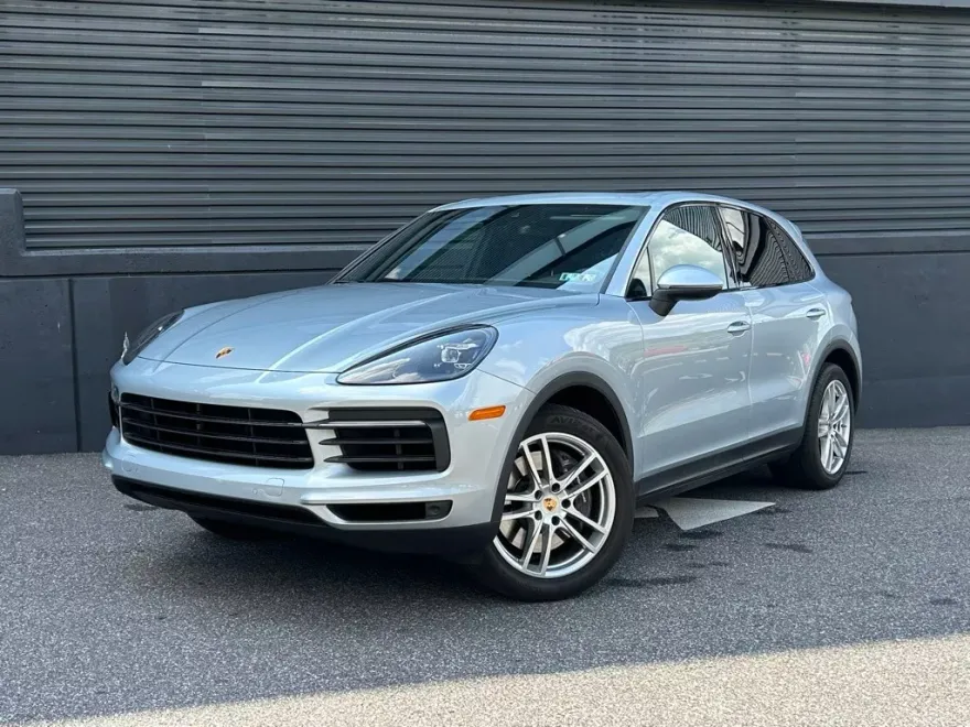 2023 Porsche Cayenne Platinum Edition photo 1