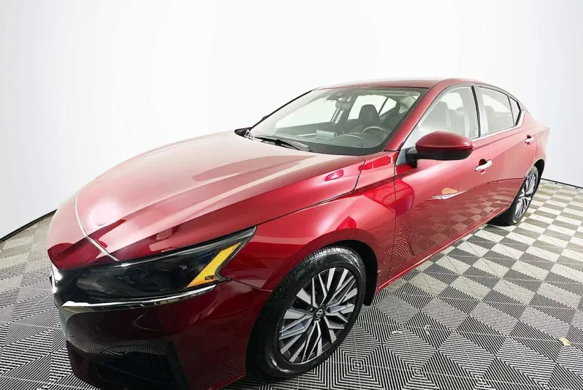 2023 Nissan Altima 2.5 SV photo 1