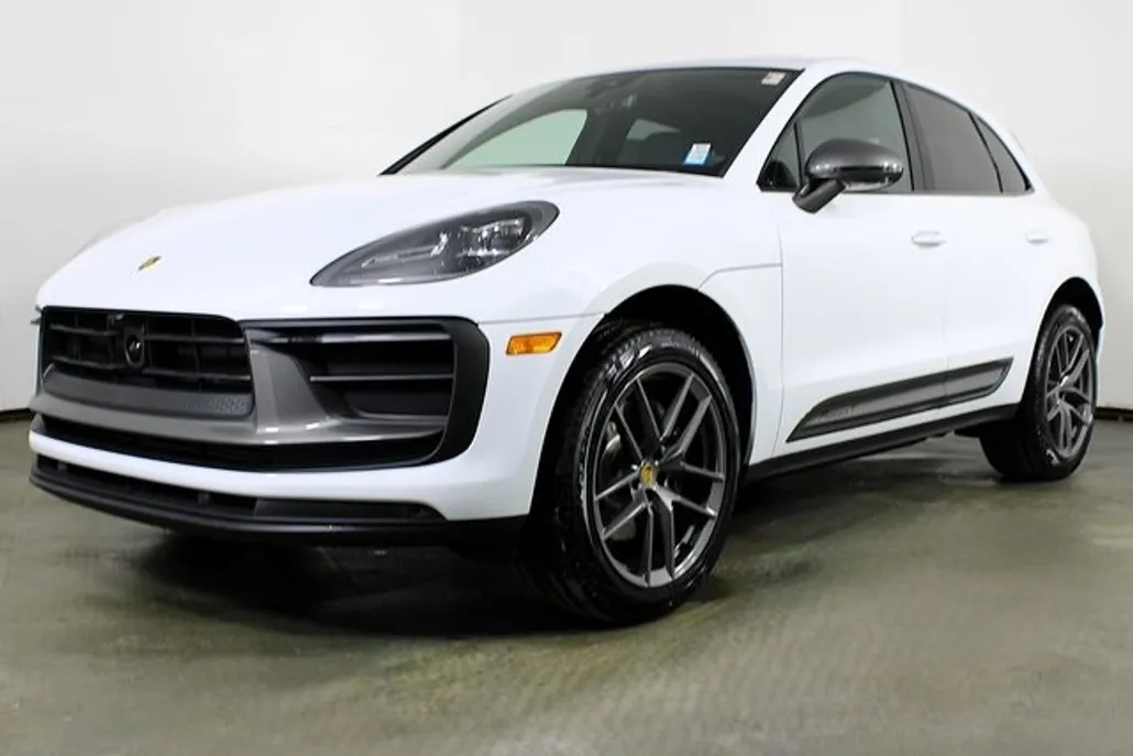 2025 Porsche Macan T photo 1