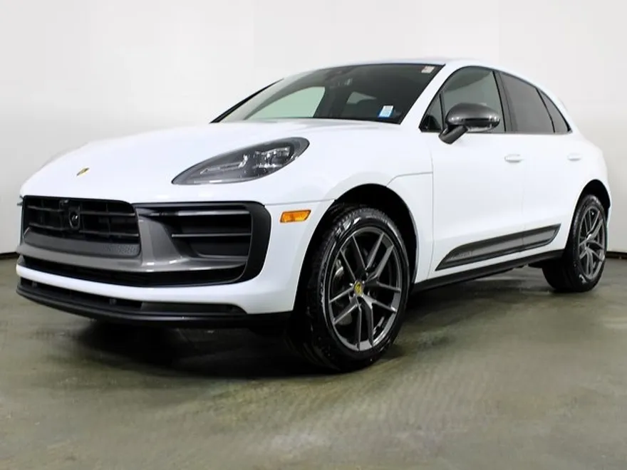 2025 Porsche Macan T photo 1