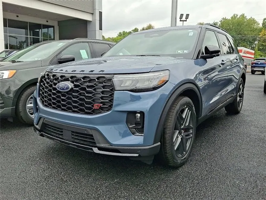 2025 Ford Explorer ST photo 1