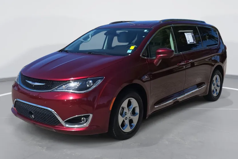 2017 Chrysler Pacifica Touring Plus photo 1