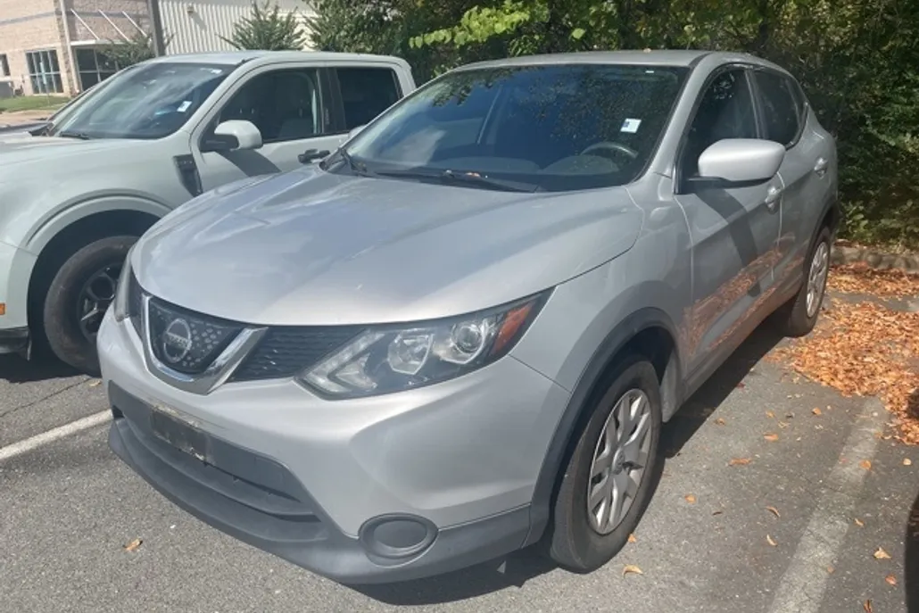 2018 Nissan Rogue Sport S photo 1