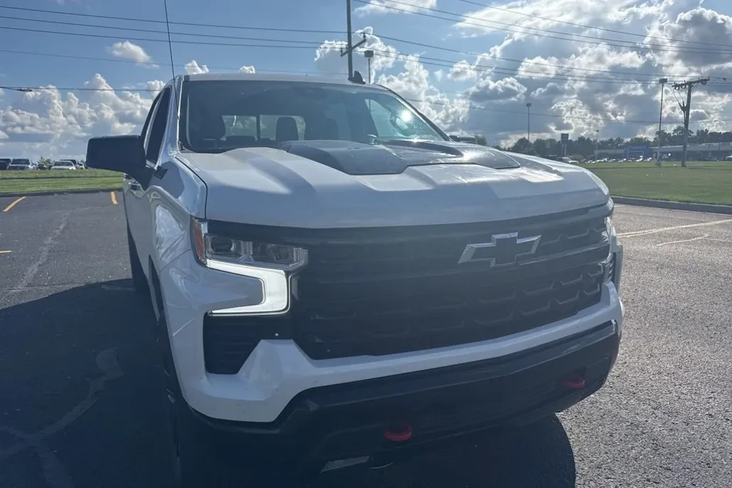 2024 Chevrolet Silverado 1500 LT Trail Boss photo 1