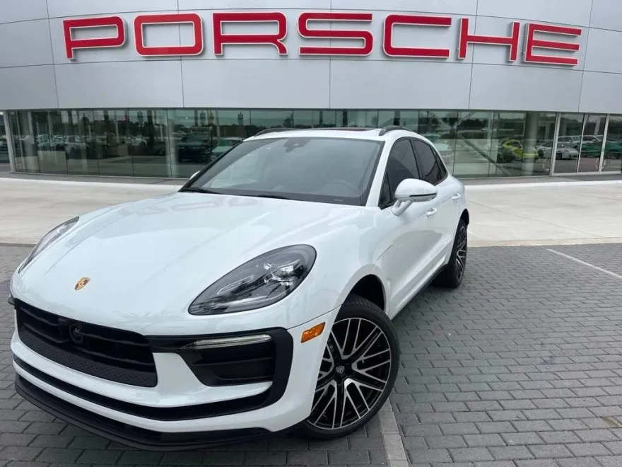 2025 Porsche Macan T photo 1
