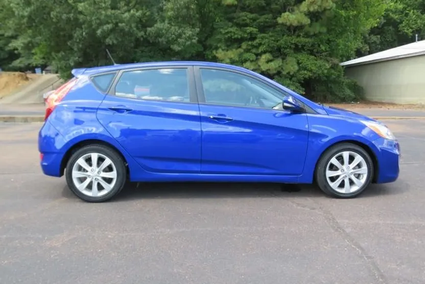 2014 Hyundai Accent SE GLS photo 1