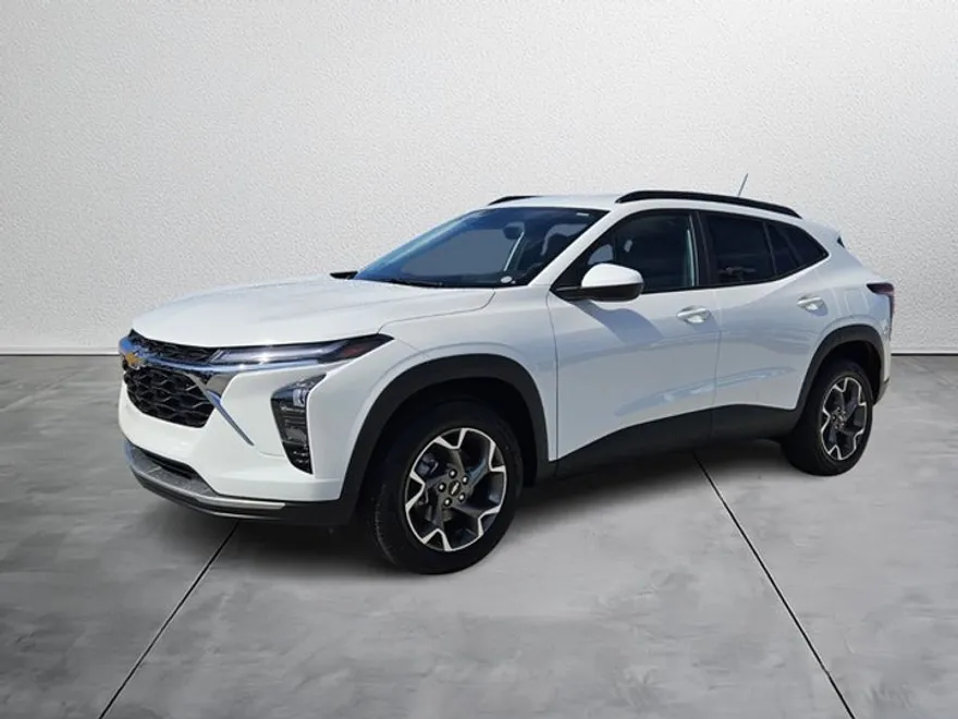 2025 Chevrolet Trax LT photo 1