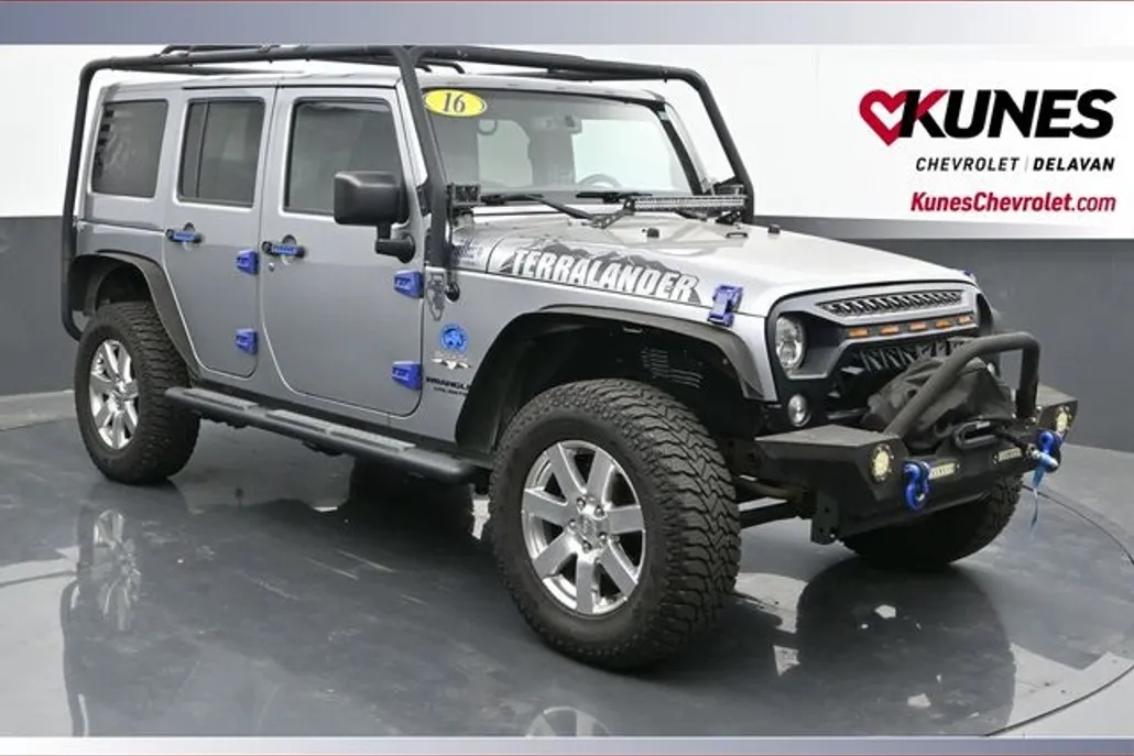 2016 Jeep Wrangler Unlimited Sahara photo 1