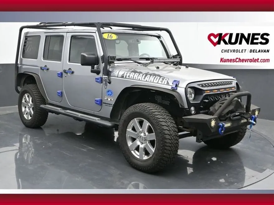 2016 Jeep Wrangler Unlimited Sahara photo 1