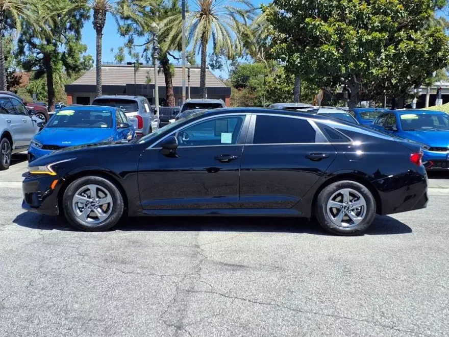 2022 Kia K5 LXS photo 1