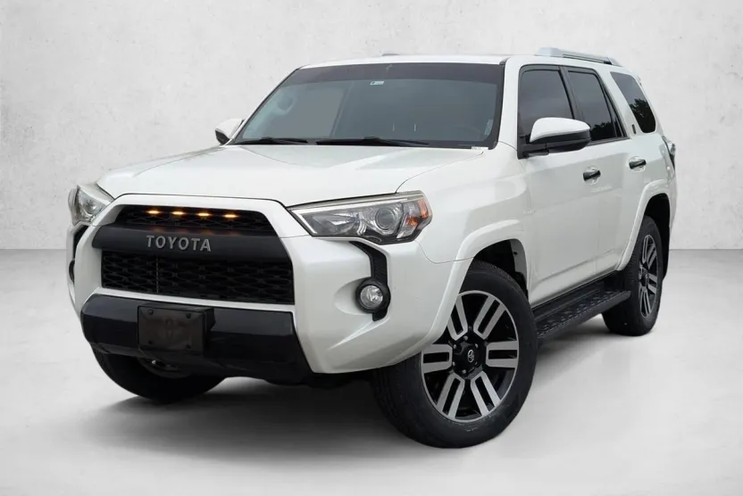 2019 Toyota 4Runner SR5 photo 1
