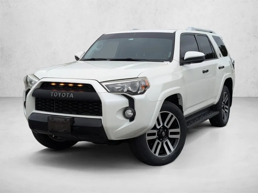 2019 Toyota 4Runner SR5 photo 1