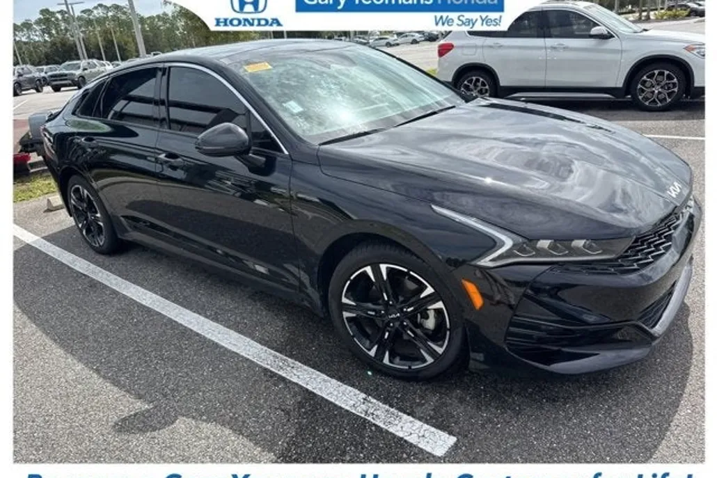 2024 Kia K5 GT-Line photo 1