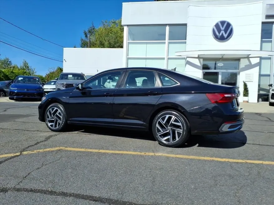 2022 Volkswagen Jetta 1.5T SEL photo 1