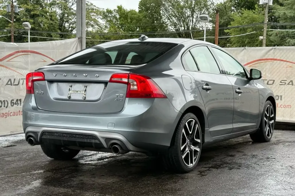 2017 Volvo S60 T5 Dynamic photo 1
