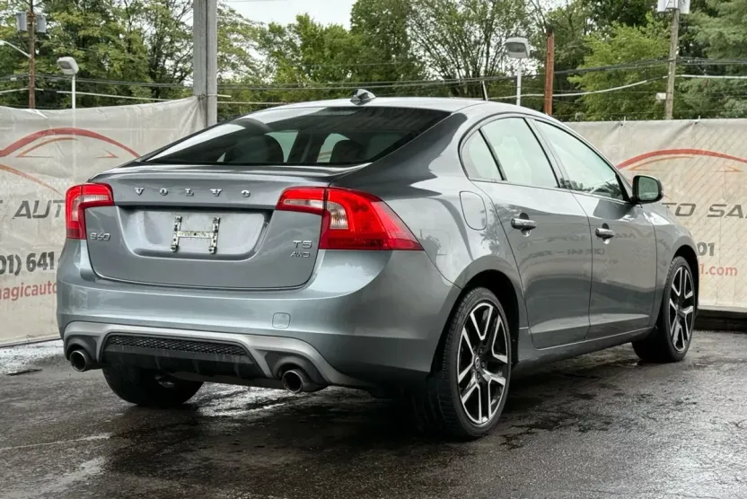 2017 Volvo S60 T5 Dynamic photo 1