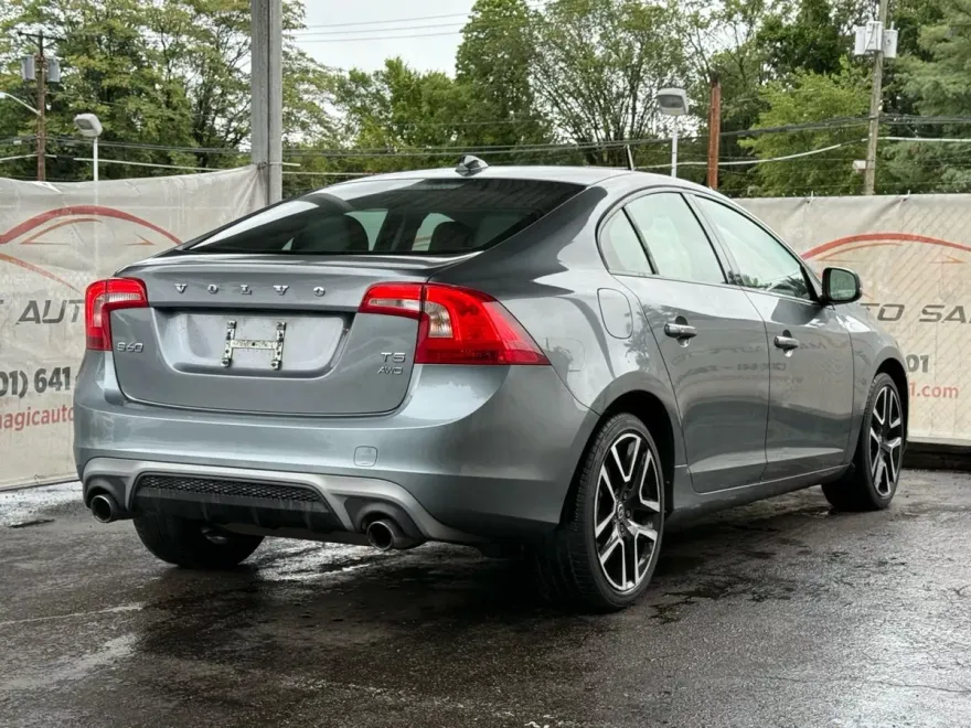 2017 Volvo S60 T5 Dynamic photo 1