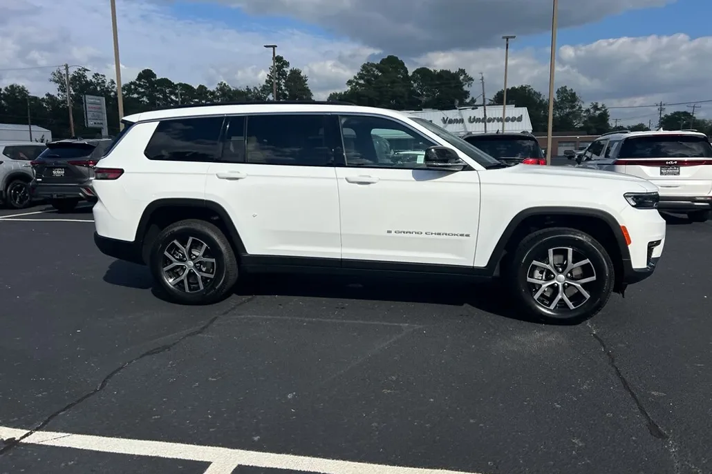 2025 Jeep Grand Cherokee Limited photo 1