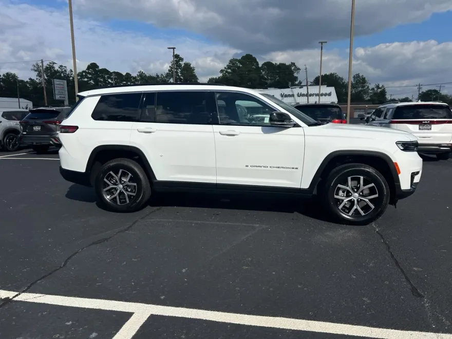 2025 Jeep Grand Cherokee Limited photo 1