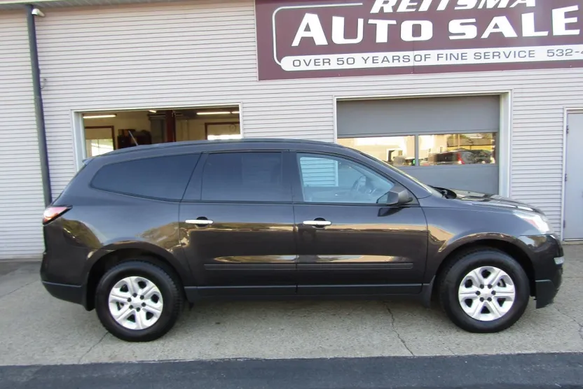 2017 Chevrolet Traverse LS photo 1