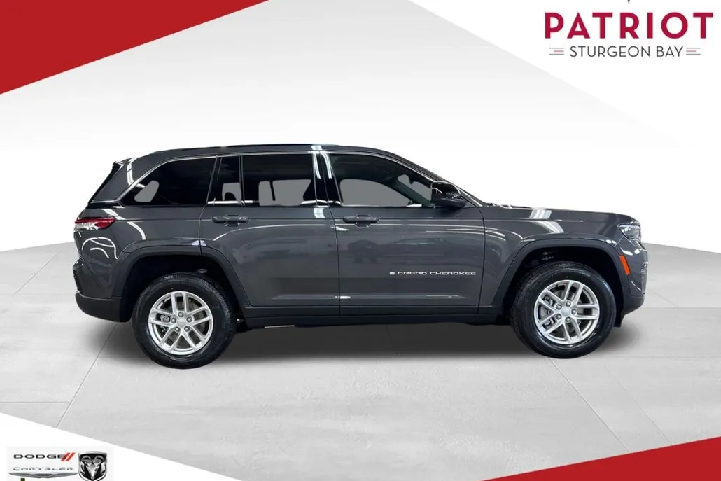 2025 Jeep Grand Cherokee Laredo photo 1