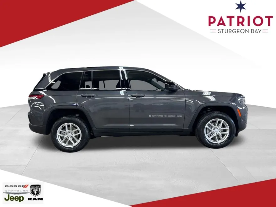 2025 Jeep Grand Cherokee Laredo photo 1