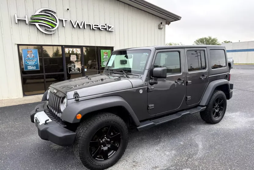 2014 Jeep Wrangler Unlimited Sahara photo 1