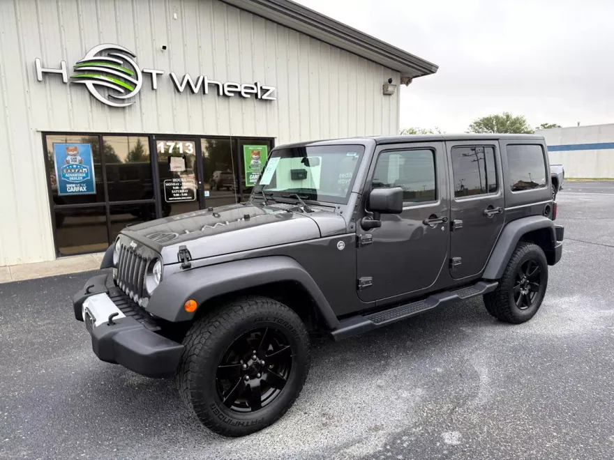 2014 Jeep Wrangler Unlimited Sahara photo 1