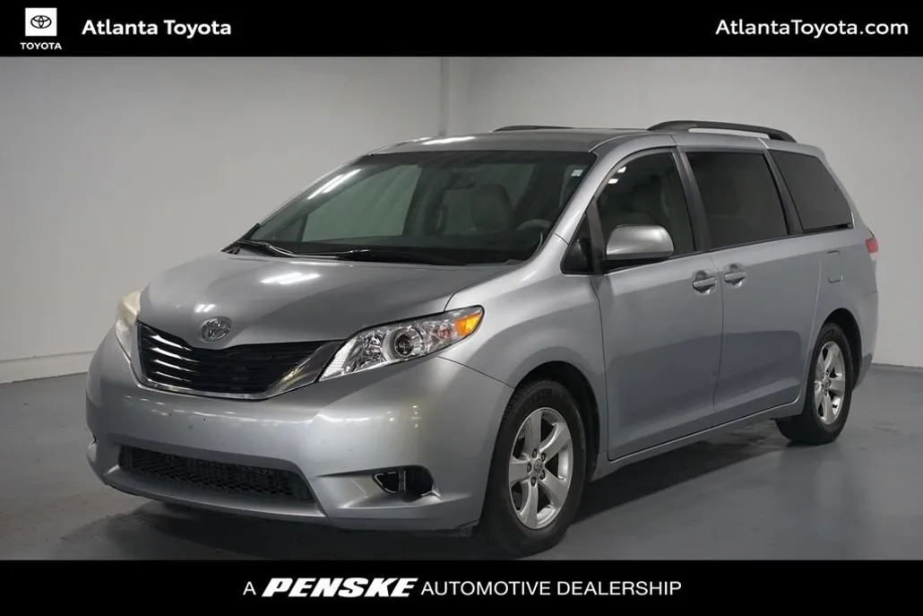 2013 Toyota Sienna LE photo 1
