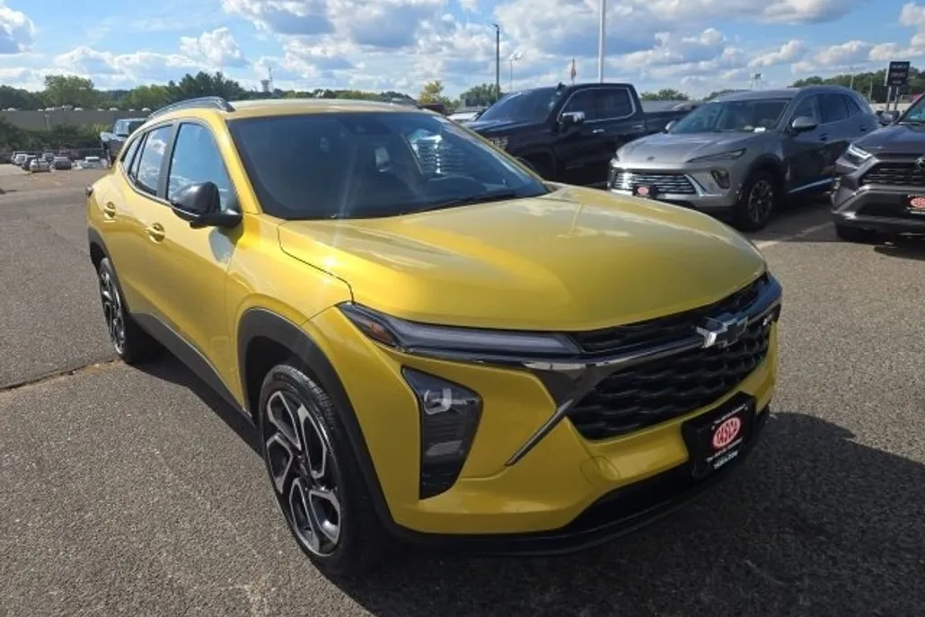 2024 Chevrolet Trax photo 1