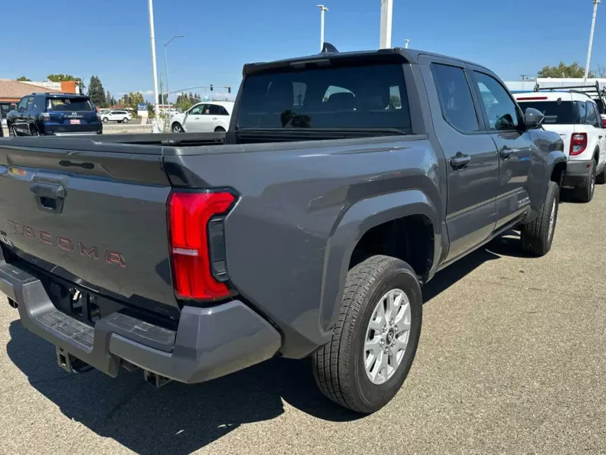 2024 Toyota Tacoma SR5 photo 1