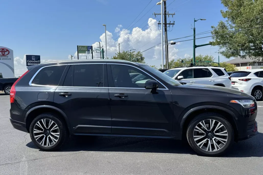 2020 Volvo XC90 T5 Momentum photo 1