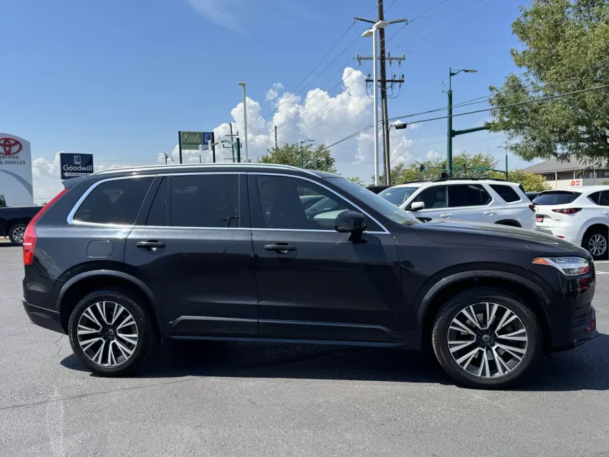 2020 Volvo XC90 T5 Momentum photo 1