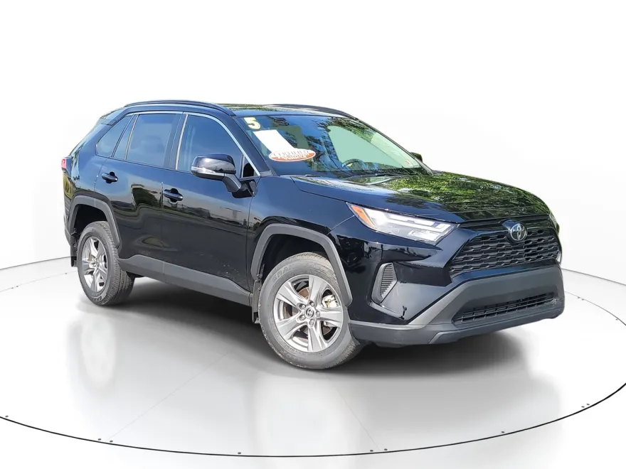 2025 Toyota RAV4 XLE photo 1