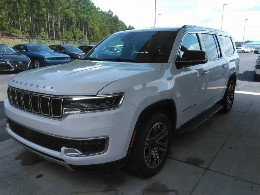 2024 Jeep Wagoneer L Series II photo 1