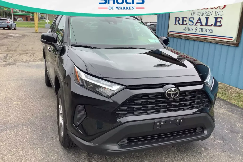 2022 Toyota RAV4 XLE photo 1