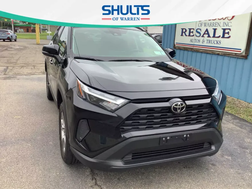 2022 Toyota RAV4 XLE photo 1