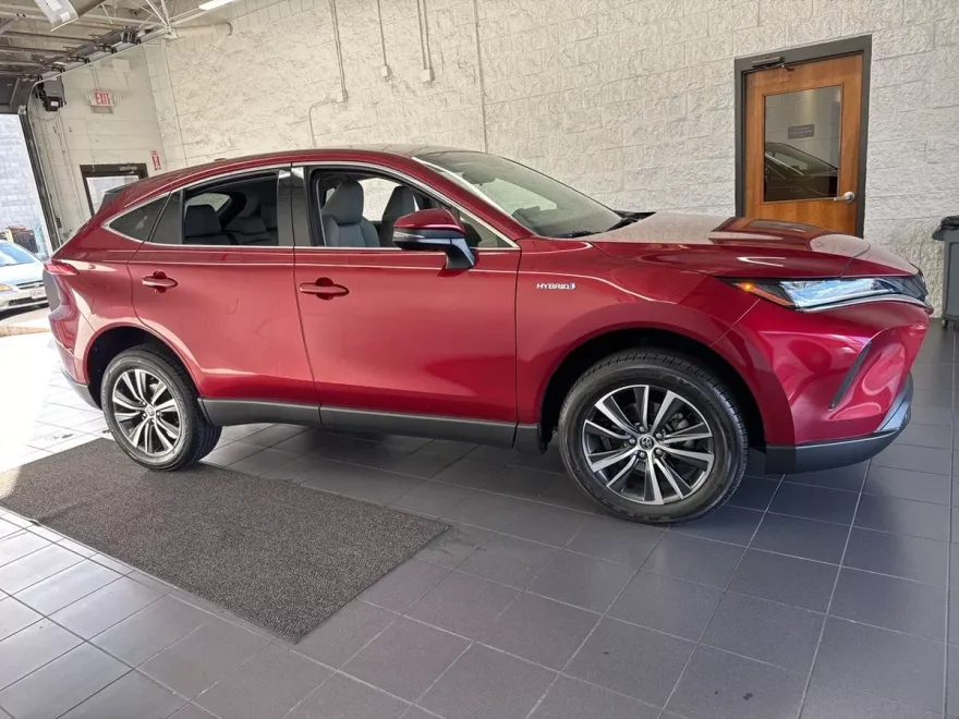 2021 Toyota Venza LE photo 1