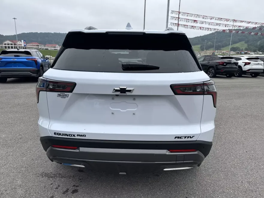 2026 Chevrolet Equinox ACTIV photo 1