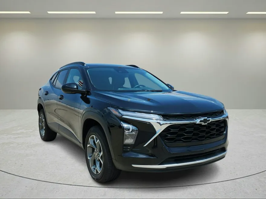 2024 Chevrolet Trax LT photo 1